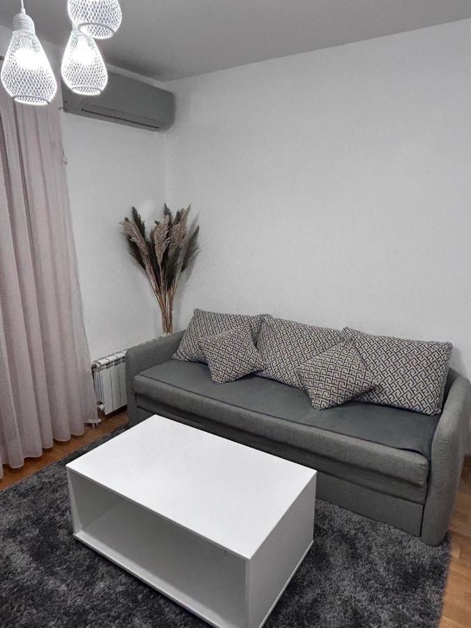 Apartments Empire - Adora Flatiron Skopje Esterno foto