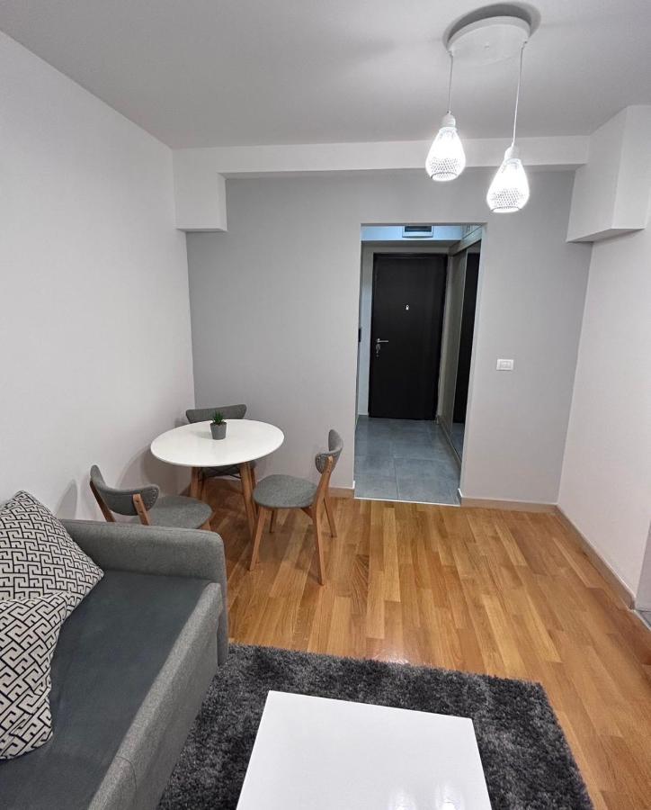 Apartments Empire - Adora Flatiron Skopje Esterno foto